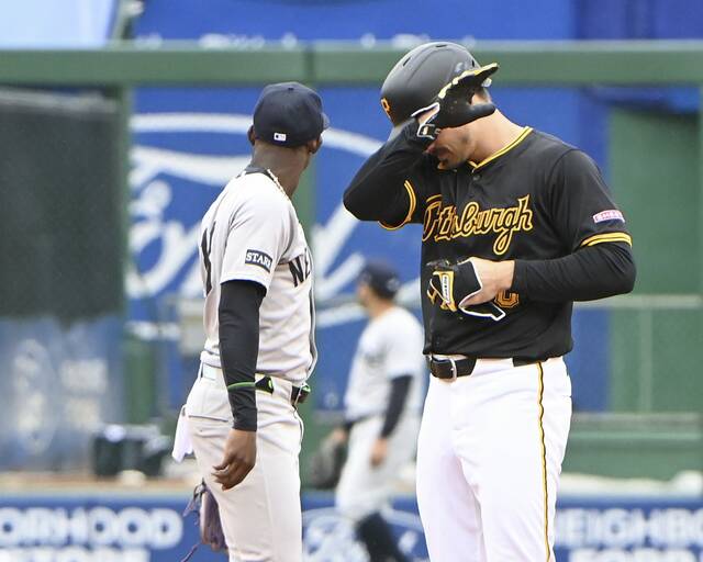 8379029_web1_ptr-BucsYankees04-040725