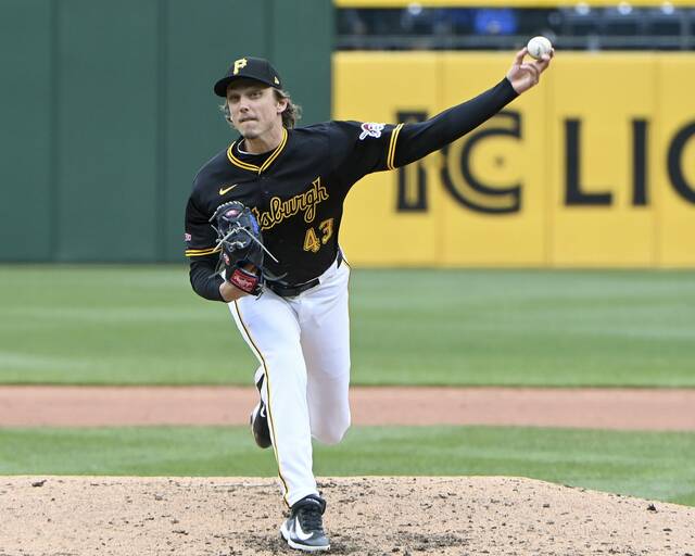 8379029_web1_ptr-BucsYankees17-040725