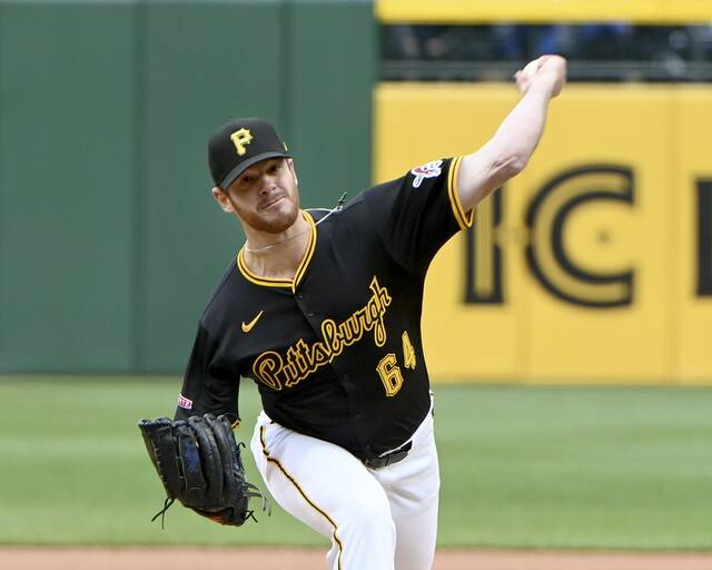 8379029_web1_ptr-BucsYankees18-040725