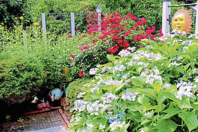8381903_web1_vnd-garden-040825