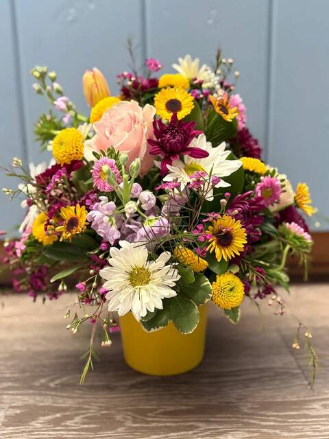 8384580_web1_naj-McCandlessFloralBouquet1-050125