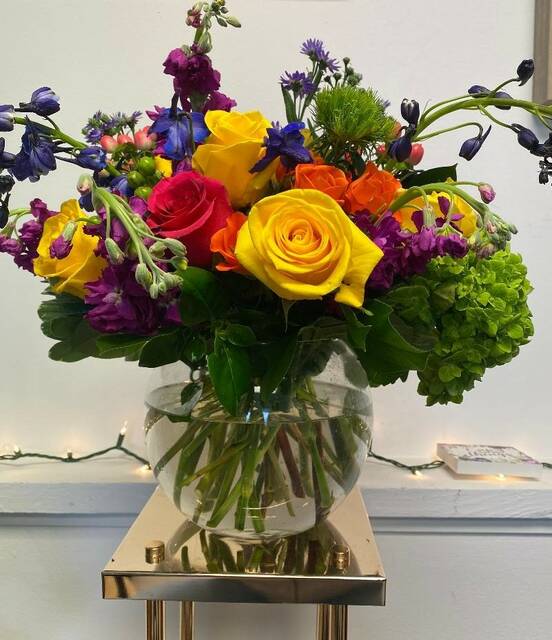 8384580_web1_naj-McCandlessFloralBouquet2-050125