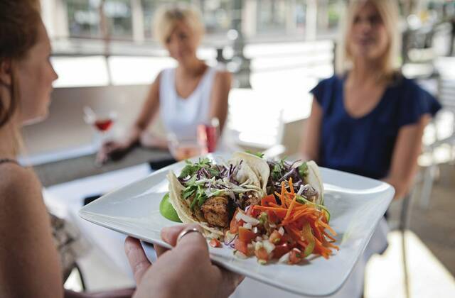 8388604_web1_Food-Server-WEB