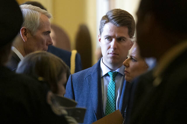 8390712_web1_AP22127727433220