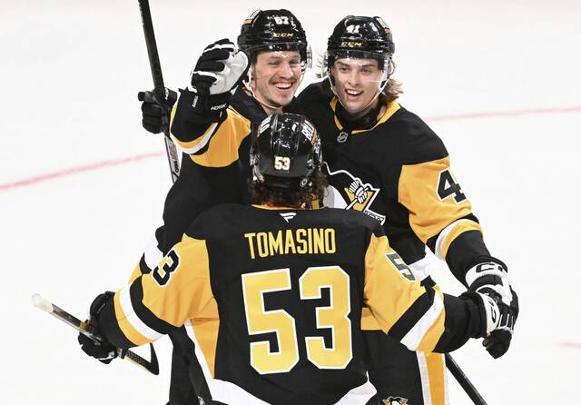 8401668_web1_ptr-PensBruins11-041425