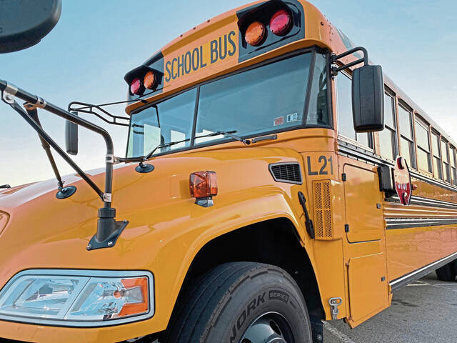 8402322_web1_web-bus44
