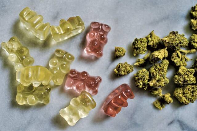 8406796_web1_WEB-cannabis-edibles