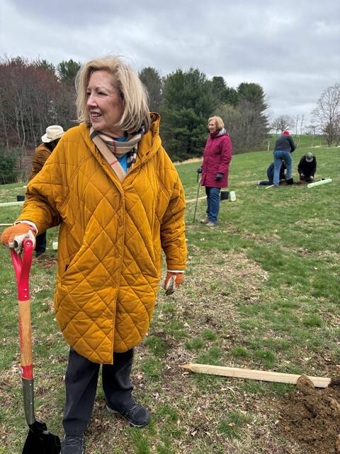 8407687_web1_naj-LongvueTreePlanting8-042425