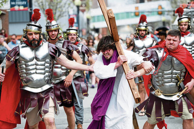 8411586_web1_gtr-WayOfTheCross007-041925