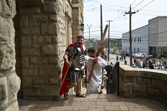 8411586_web1_gtr-WayOfTheCross015-041925