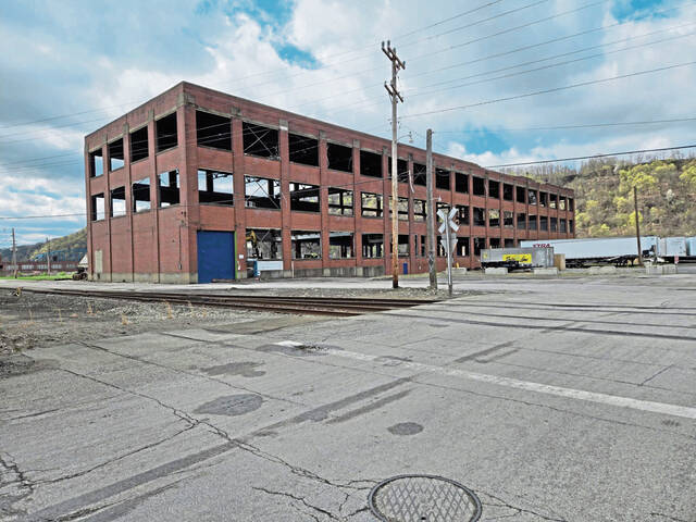 8411726_web1_vnd-NKbldg