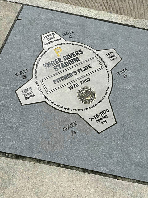 8413897_web1_ptr-ClementePlaques-1