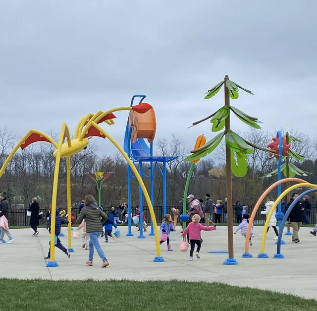 8420046_web1_easter-egg-hunt-splash-pad-3