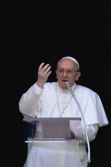 8426800_web1_PTR-POPEfrancisOBIT10