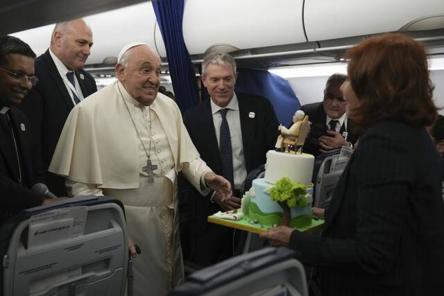 8426800_web1_PTR-POPEfrancisOBIT18