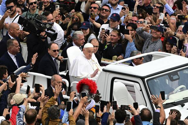 8426800_web1_PTR-POPEfrancisOBIT19
