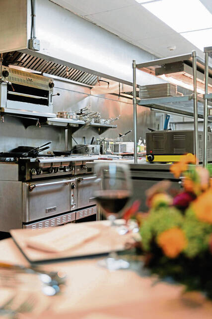 8426863_web1_gtr-ChefsTableHyeholde-1