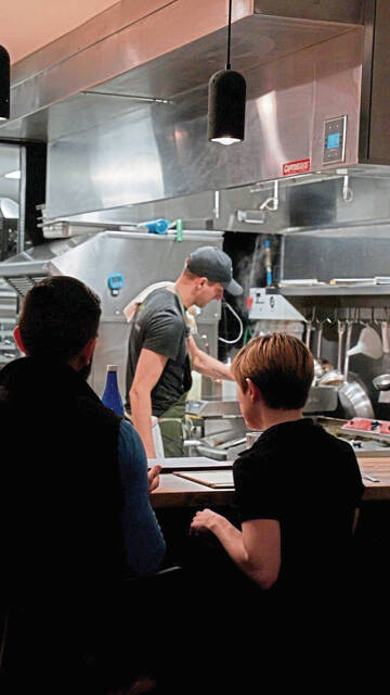 8426863_web1_gtr-ChefsTablesEYV