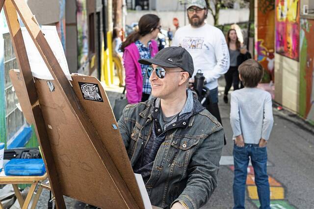 8435615_web1_gtr-artswalk6-042622