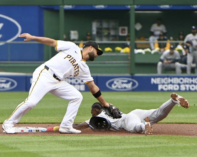 8440182_web1_ptr-BucsYankees09-040625