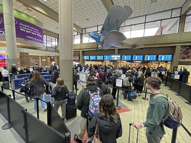 8452996_web1_PTR-TSA-security-checkpoint-Pittsburgh-International-Airport-2025-001