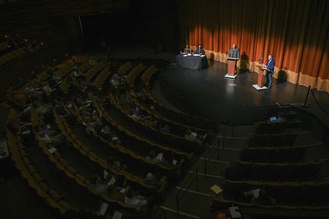 8454971_web1_ptr-MayoralDebate004-043025