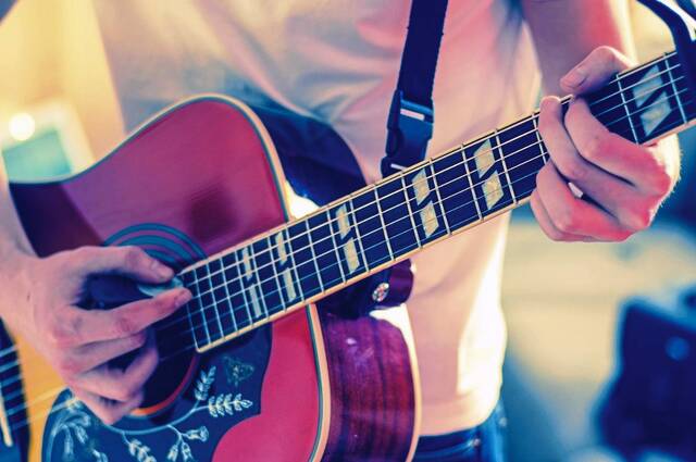 8408960_web1_Country-music-guitar-WEB