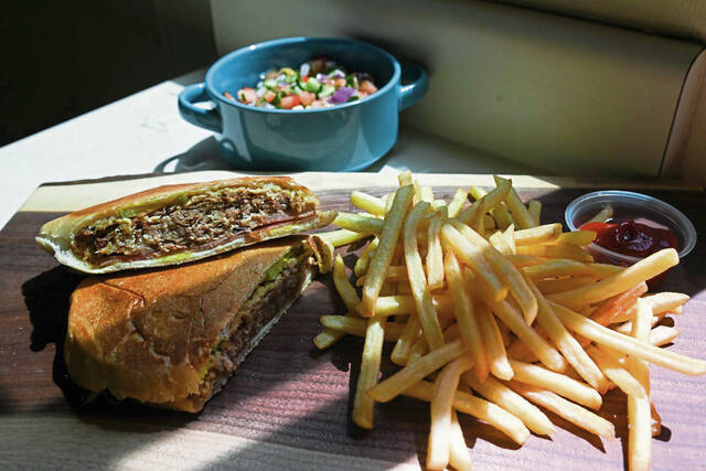 8459677_web1_sew-sewickleyfoodtruck004-050825