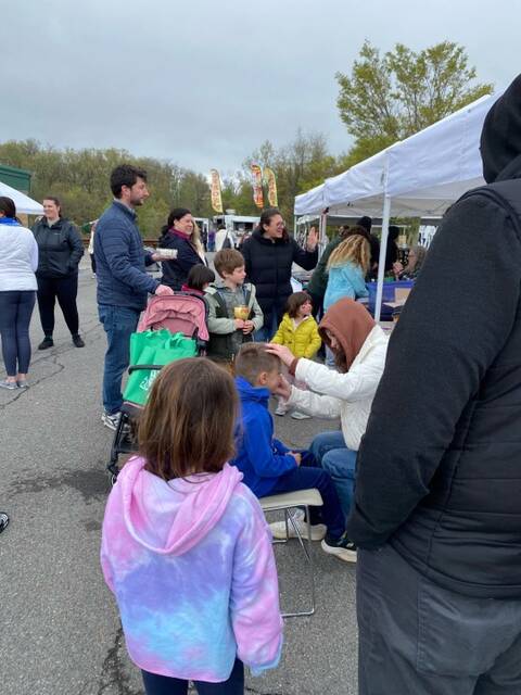 8465300_web1_face-painting-pic-earth-day