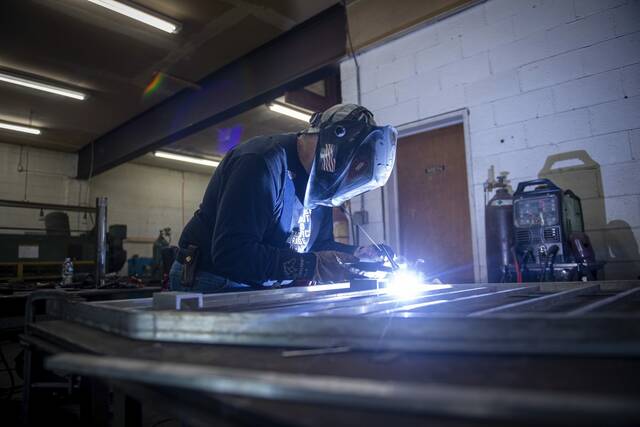 8466981_web1_vnd-LBWelder4
