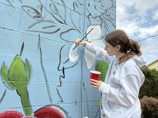 8476504_web1_sig-CMural2