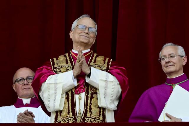 8484811_web1_GTR-newpope003