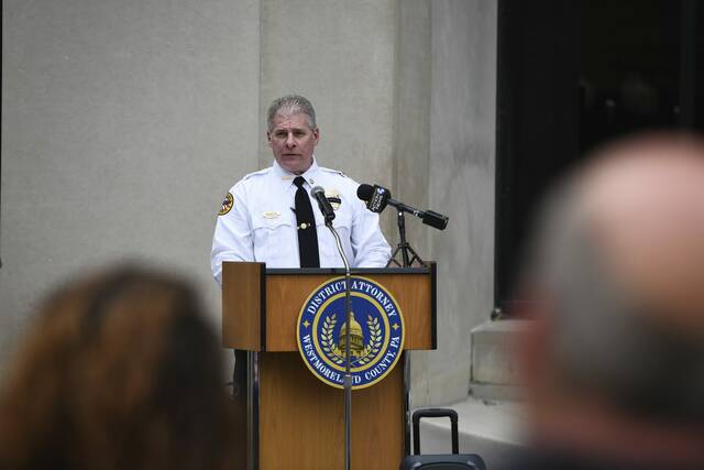 8488399_web1_gtr-OfficerMemorial001-051625