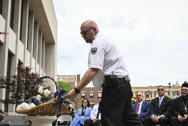 8488399_web1_gtr-OfficerMemorial004-051625