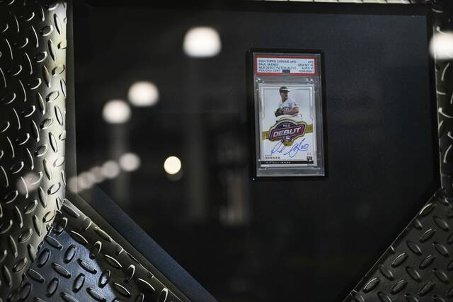 8489106_web1_nhj-SkenesCardDisplay004-051025