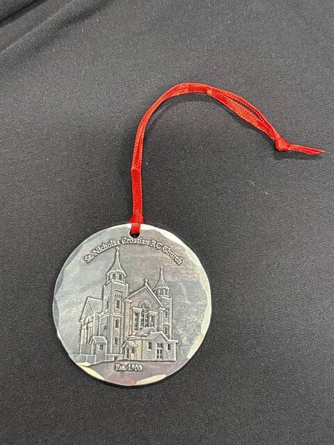 8493398_web1_sj-Nicholas-Ornament