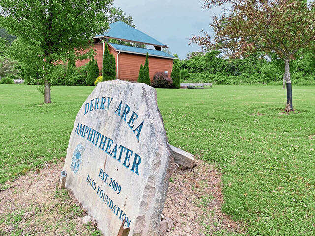8495093_web1_gtr-DerryAmphitheater-110123
