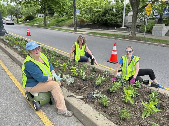 8503002_web1_SEW-BroadStreetPlanting-052225