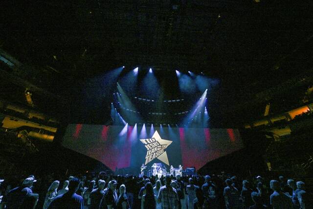 8509101_web1_PTR-PearlJam111-051825