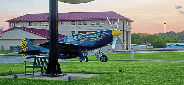 8509490_web1_vnd-StewartPlane-3-