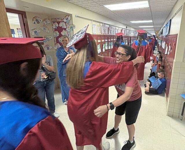 8516194_web1_sig-CVgradwalk3