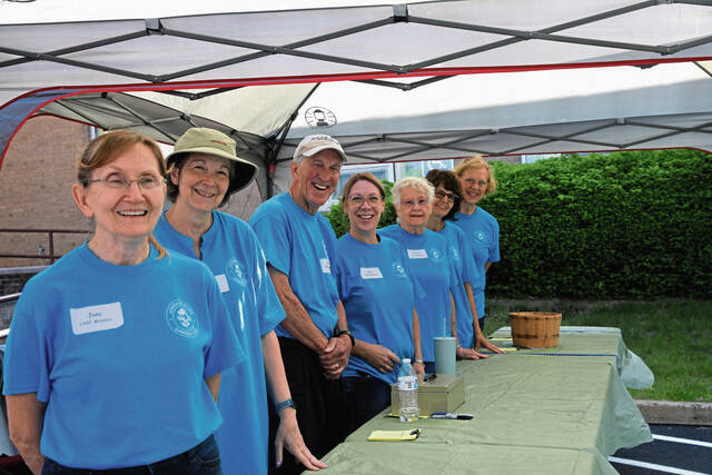 8518965_web1_naj-GardenSaleVolunteers-052925