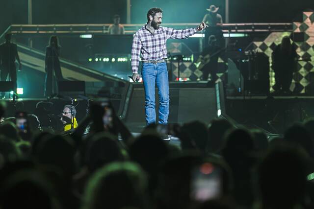 8551185_web1_ptr-jellyrollpostmalone-053025-004