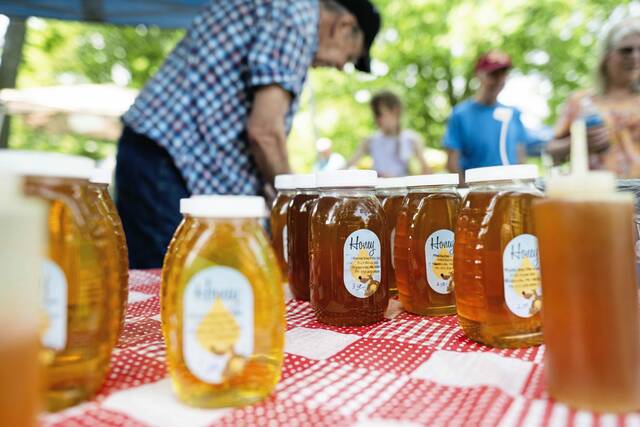 8542661_web1_vnd-farmersmarkets8-060325