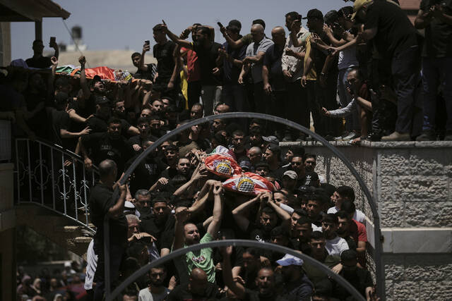 8542732_web1_AP25177417484297