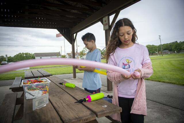 8543196_web1_vnd-BalloonBuilding7-052825
