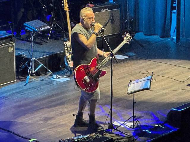 8544280_web1_ptr-PeterHook1-053125