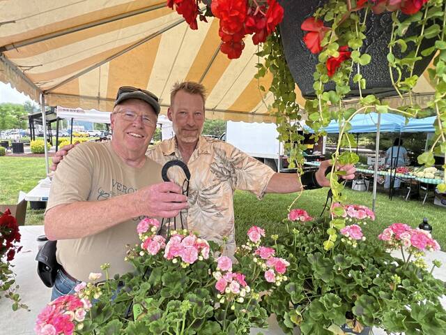 8570969_web1_pal-lo-farmersmarket-061925--1-