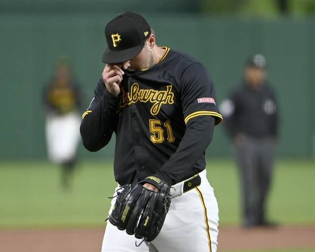 8572329_web1_ptr-BucsPadres08-050425