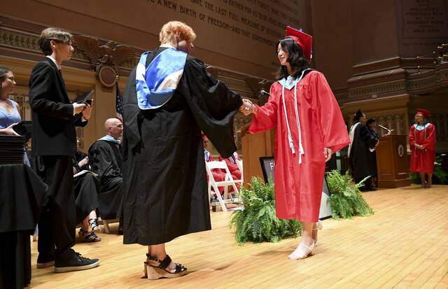 8581016_web1_HER-FCASDgraduation007-061925